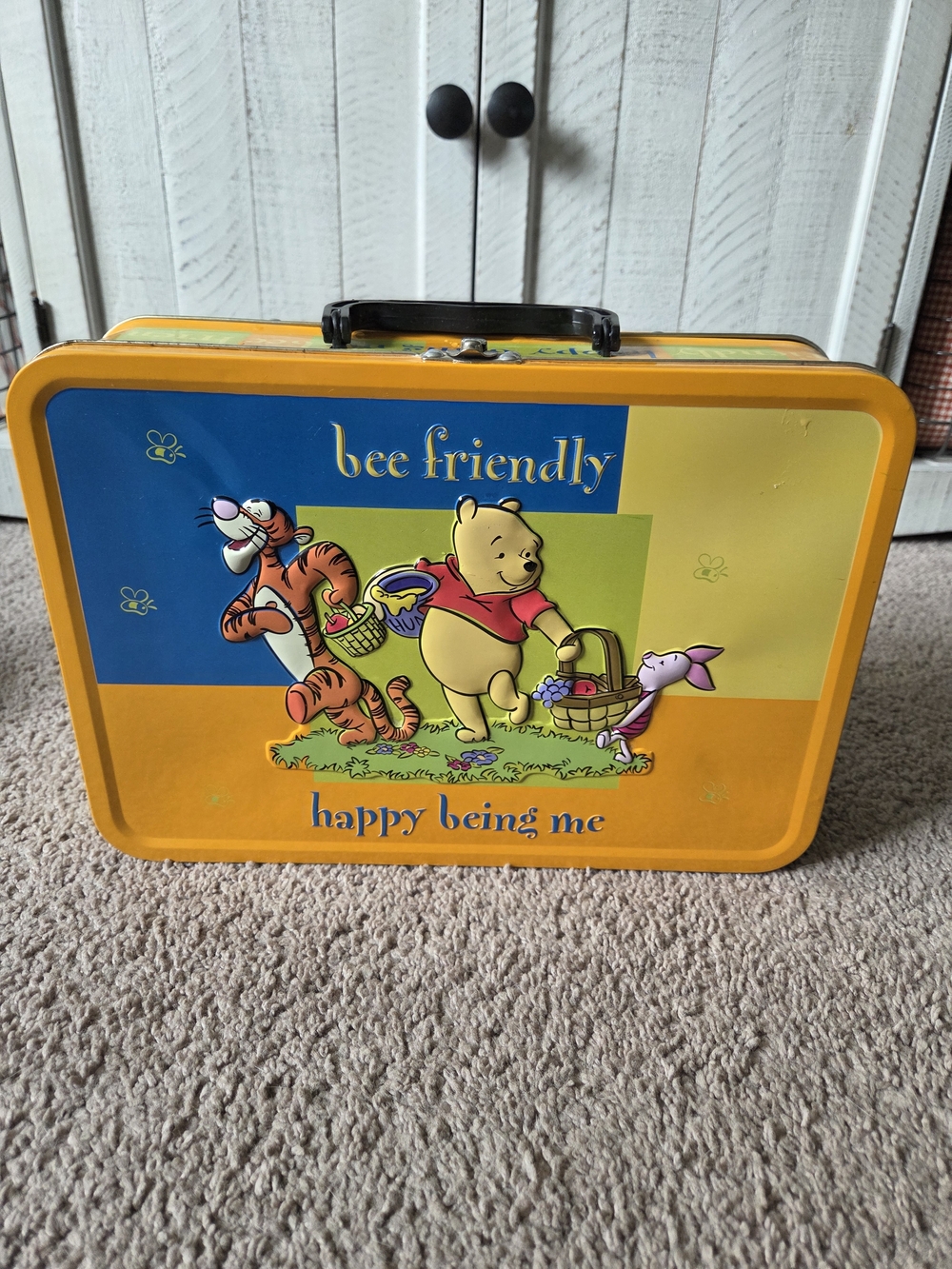 Winnie The Pooh Bee Friendly Happy Being Me Tin Litho Vintage Carry Box handle